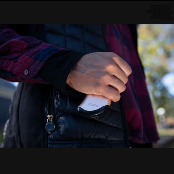 Zippo HeatBank 9S Rechargeable Hand Warmer & Power Bank - Champagne - Picture 4 of 4